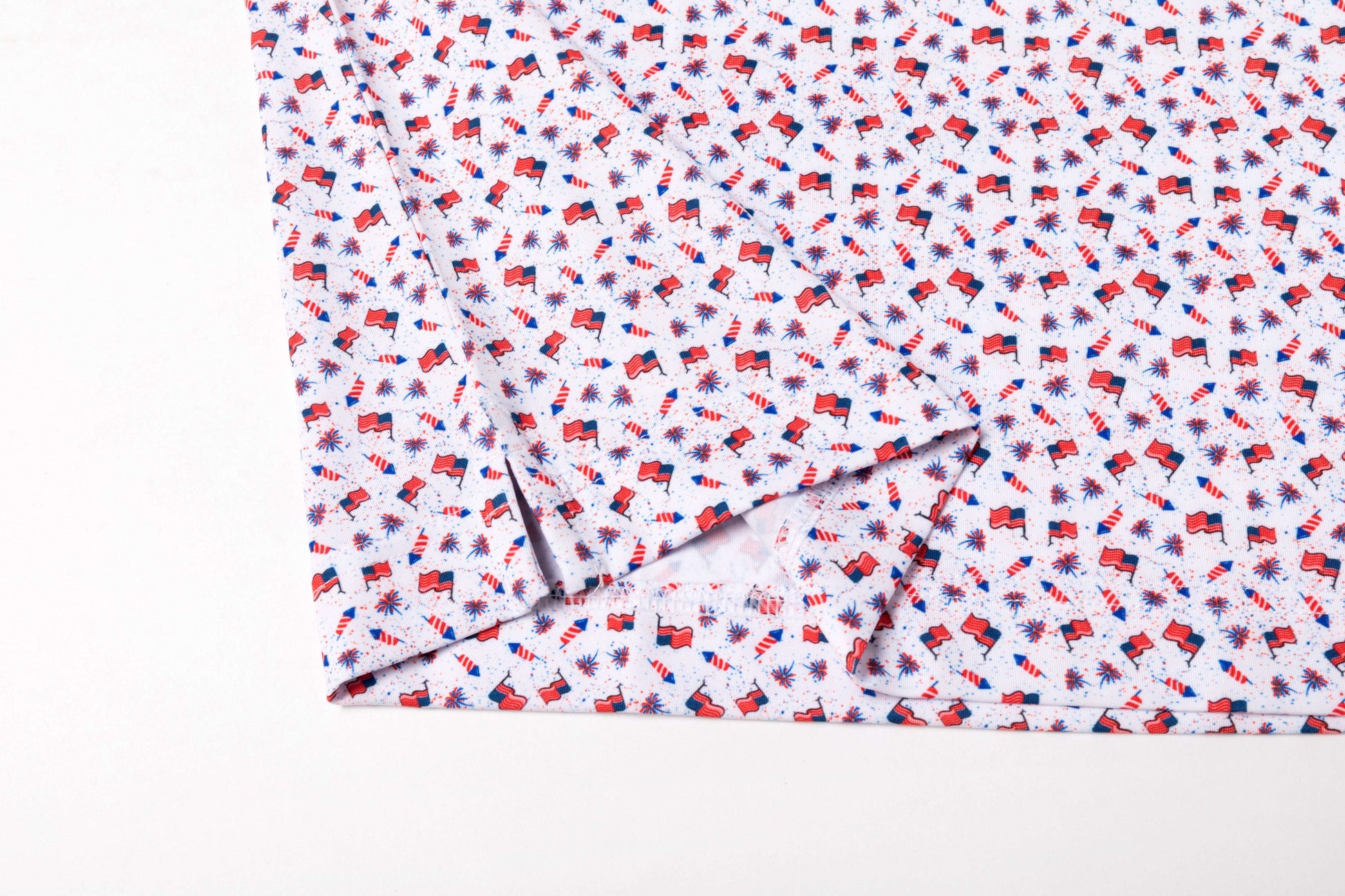 Men's golf polo shirt by 2putt featuring the Golf Of America design, in a classic fit with a collar and short sleeves.