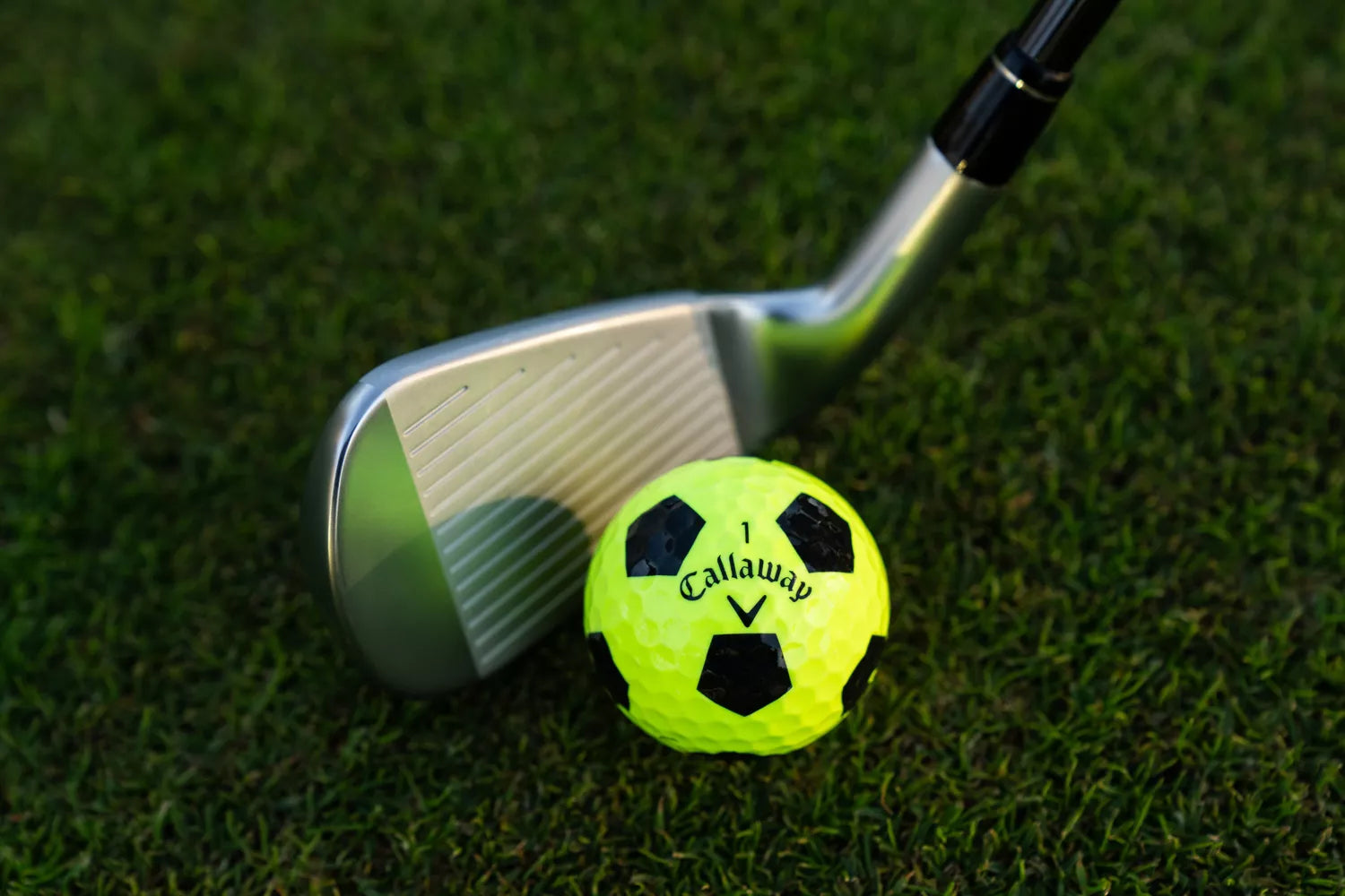 Callaway 2025 ERC Soft Truvis golf balls with vibrant red and black Truvis pattern, designed for enhanced visibility and performance.